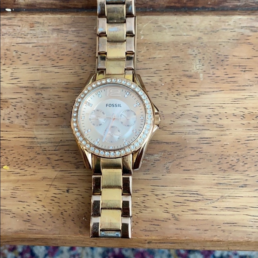 Rose gold Fossil watch